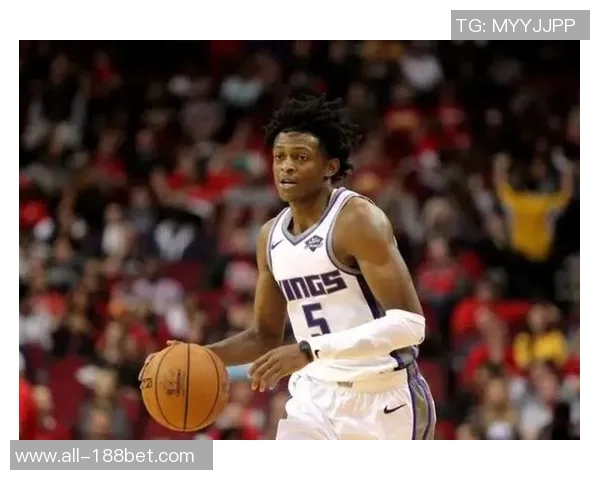 福克斯复出表现平平13投仅4中三分球命中率低迷球队需寻找新突破口