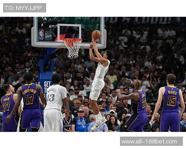 克里斯蒂全力以赴砍下25分三分球表现惊艳全场助力球队奋战