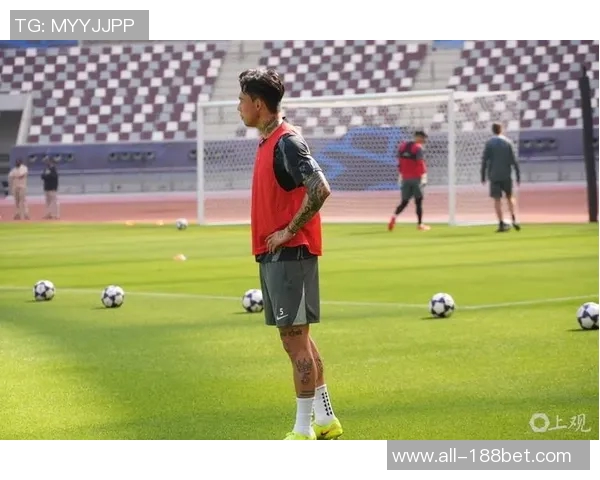 海港冬训首堂课在多哈举行新援让克劳德积极参与合练展现状态 海港冬训首堂课在多哈举行新援让克劳德积极参与合练展现状态